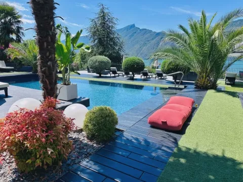 Photo de la piscine de l'hôtel les Suites du Lac.