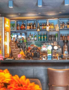 Photo de la partie du bar des Suites du Lac.