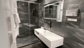 Photo de la chambre supérieur la Corsuet des Suites du Lac à Aix les Bains.