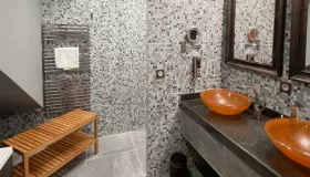 Photo de la chambre confort la Mont Blanc des Suites du Lac à Aix les Bains.