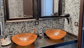 Photo de la chambre confort la Mont Revard des Suites du Lac à Aix les Bains.